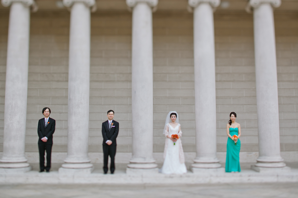 san francisco wedding photographer, legion of honor wedding, legion of honor bride and a groom, architecture wedding, columns, san francisco wedding photographer