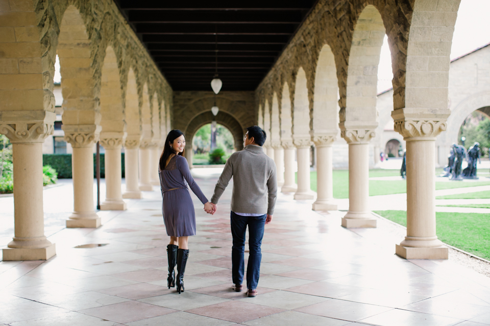 stanford engagement photographer, stanford university, palo alto engagement photographer, columns, couple, photos of couple