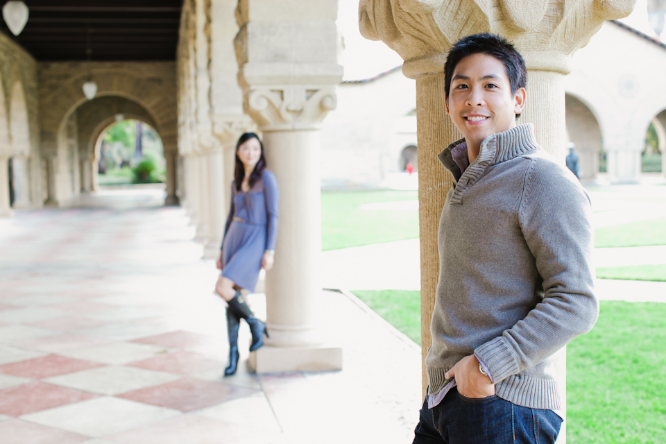 stanford engagement photographer, stanford university, palo alto engagement photographer, columns, couple, photos of couple