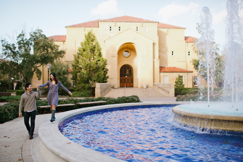 stanford engagement photographer, stanford university, palo alto engagement photographer, columns, couple, photos of couple, rustic engagement, rainy day engagement, umbrella couple, fountain, walking on fountain
