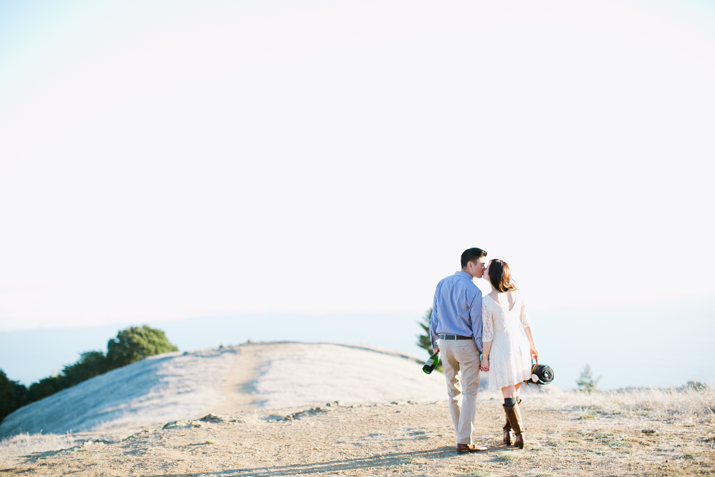 san francisco engagement session, san francisco engagement photographer, bay area wedding photographer, golden light, california wedding photography, jasmine lee photography, marin headlands, Sausalito engagement, props engagement, anthrologie engagement session 