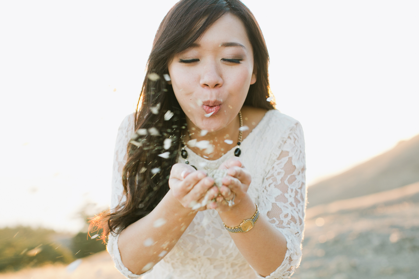 san francisco engagement session, san francisco engagement photographer, bay area wedding photographer, golden light, california wedding photography, jasmine lee photography, marin headlands, Sausalito engagement, props engagement, anthrologie engagement session 