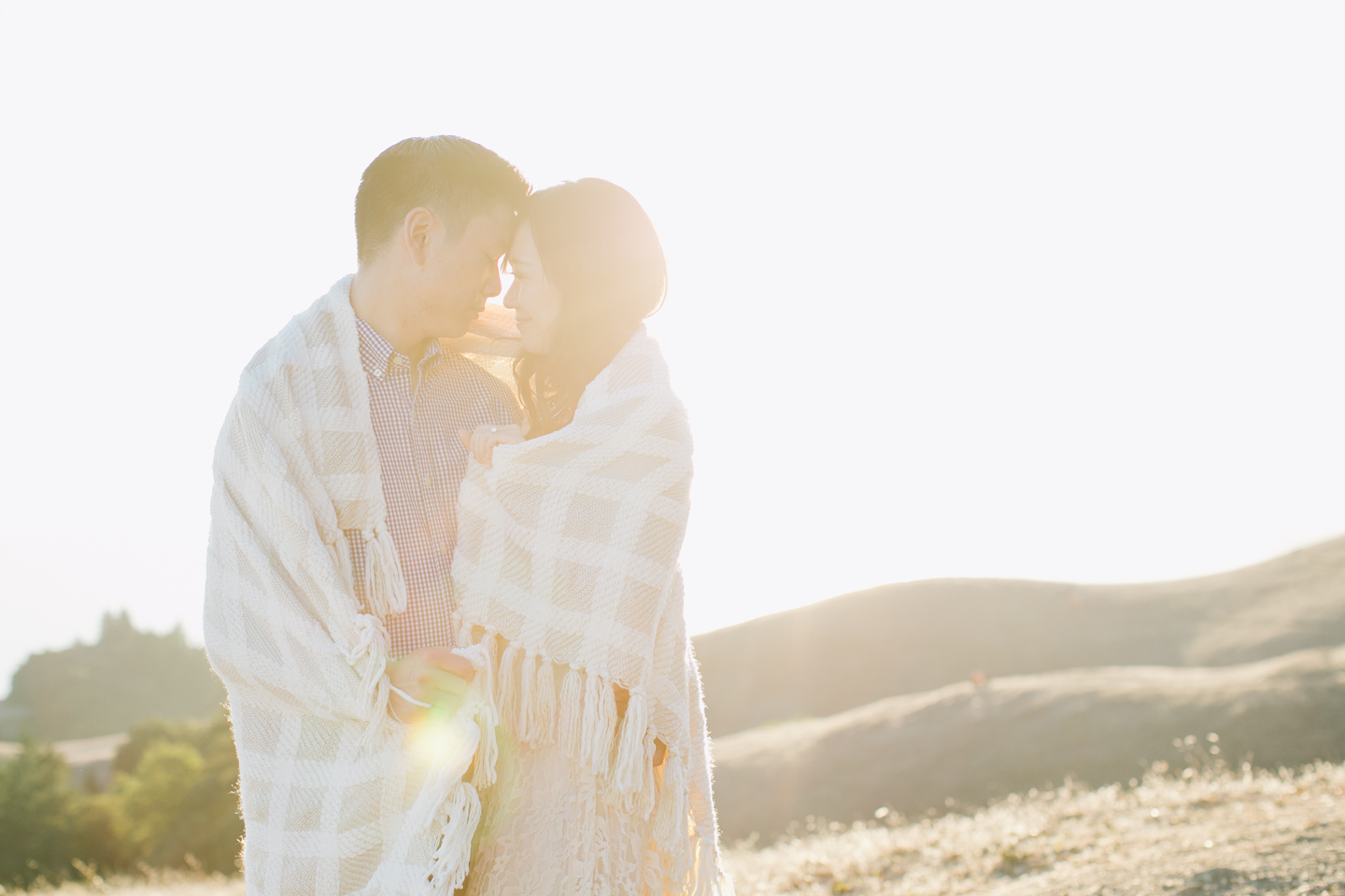 san francisco engagement session, san francisco engagement photographer, bay area wedding photographer, golden light, california wedding photography, jasmine lee photography, marin headlands, Sausalito engagement, props engagement, anthrologie engagement session 