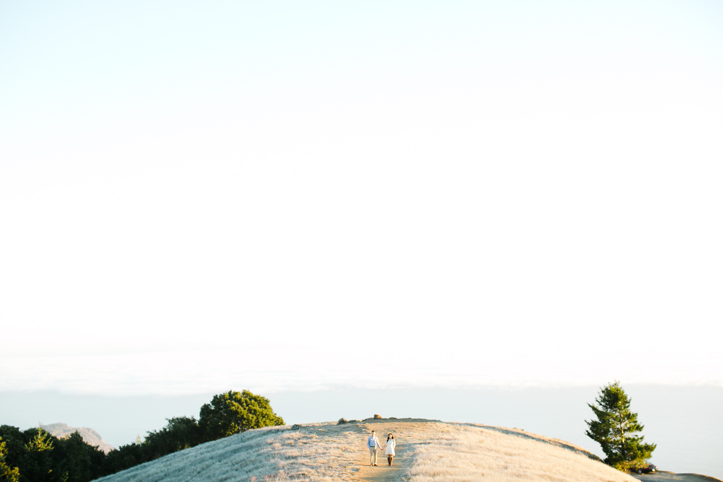 san francisco engagement session, san francisco engagement photographer, bay area wedding photographer, golden light, california wedding photography, jasmine lee photography, marin headlands, Sausalito engagement, props engagement, anthrologie engagement session 