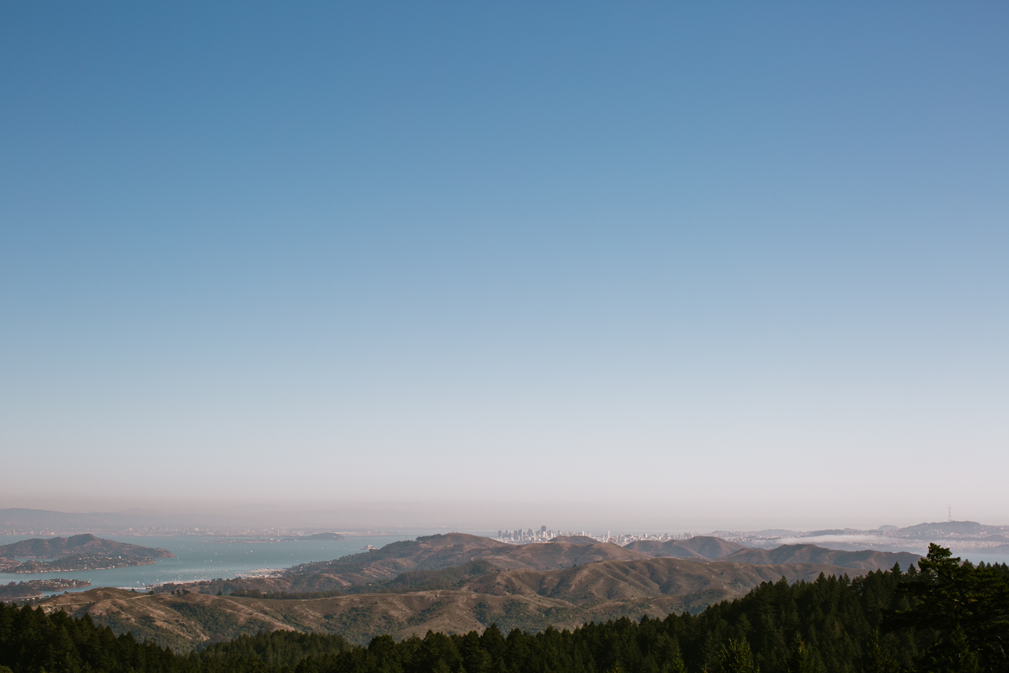 san francisco engagement session, san francisco engagement photographer, bay area wedding photographer, golden light, california wedding photography, jasmine lee photography, marin headlands, Sausalito engagement, props engagement, anthrologie engagement session 