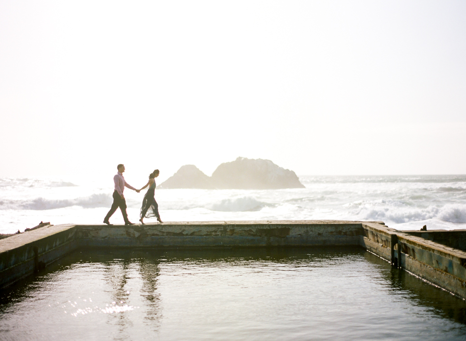 san francisco engagement session, san francisco engagement photographer, bay area wedding photographer, golden light engagement, california wedding photography, sutra baths engagement session, sutra baths, nature wedding photographer, destination wedding photographer, baker beach, beach photography, golden light, picnic on the beach, whimsical engagement session, jasmine lee photography