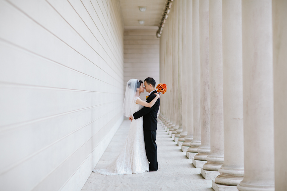 san francisco wedding photographer, legion of honor wedding, legion of honor bride and a groom, architecture wedding, columns, san francisco wedding photographer