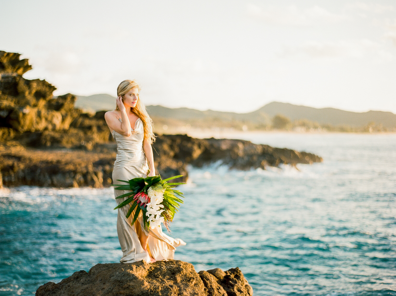 Makapuu_Beach_honolulu_oahu_hawaii_bride_portraits_020.jpg