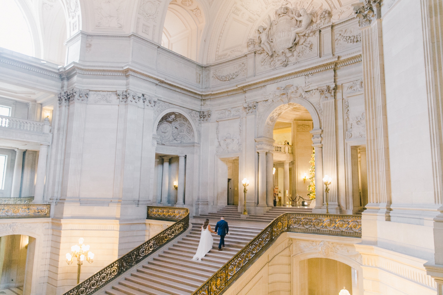 san_francisco_city_hall_mayors_balcony_wedding_001.jpg