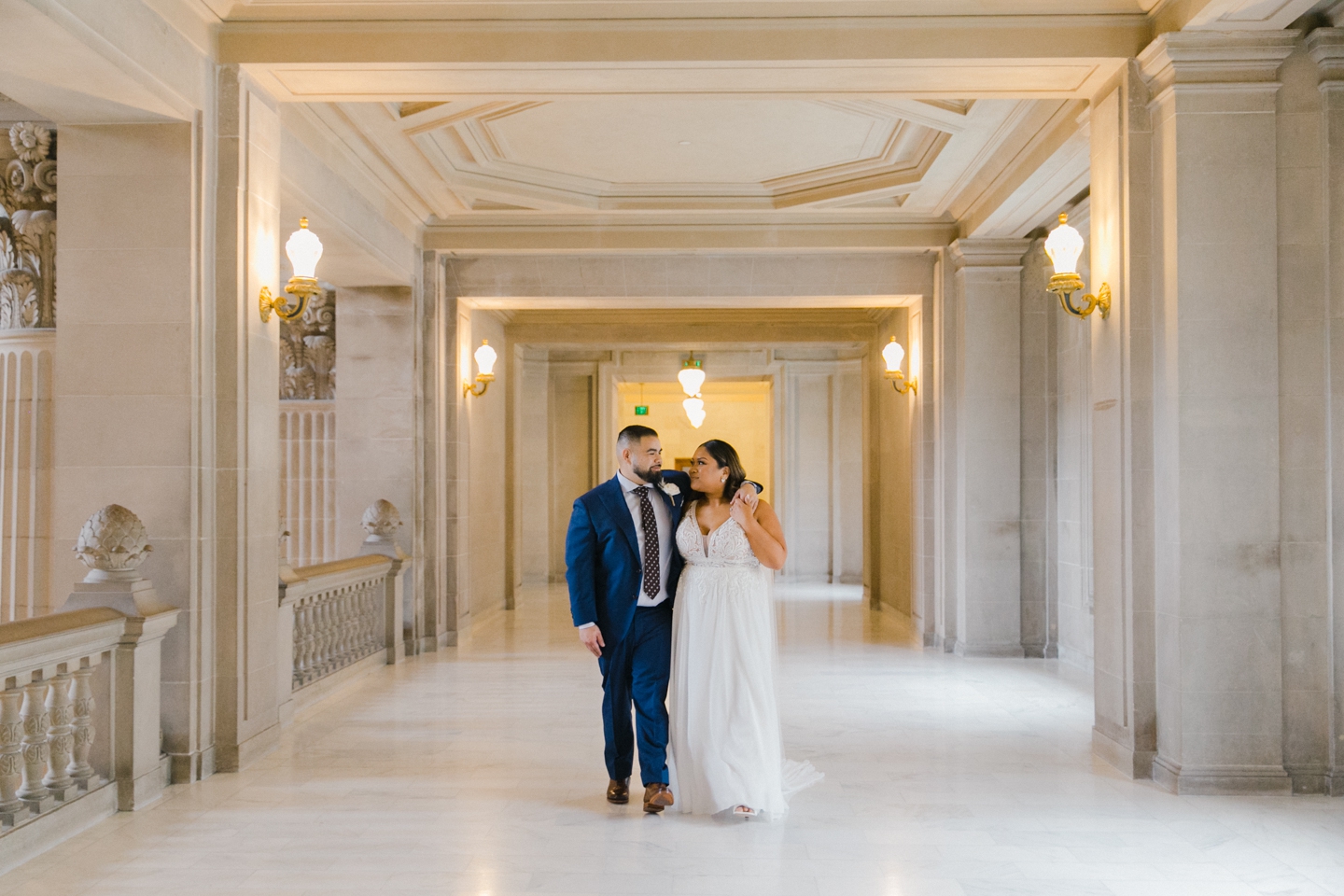 san_francisco_city_hall_mayors_balcony_wedding_010.jpg