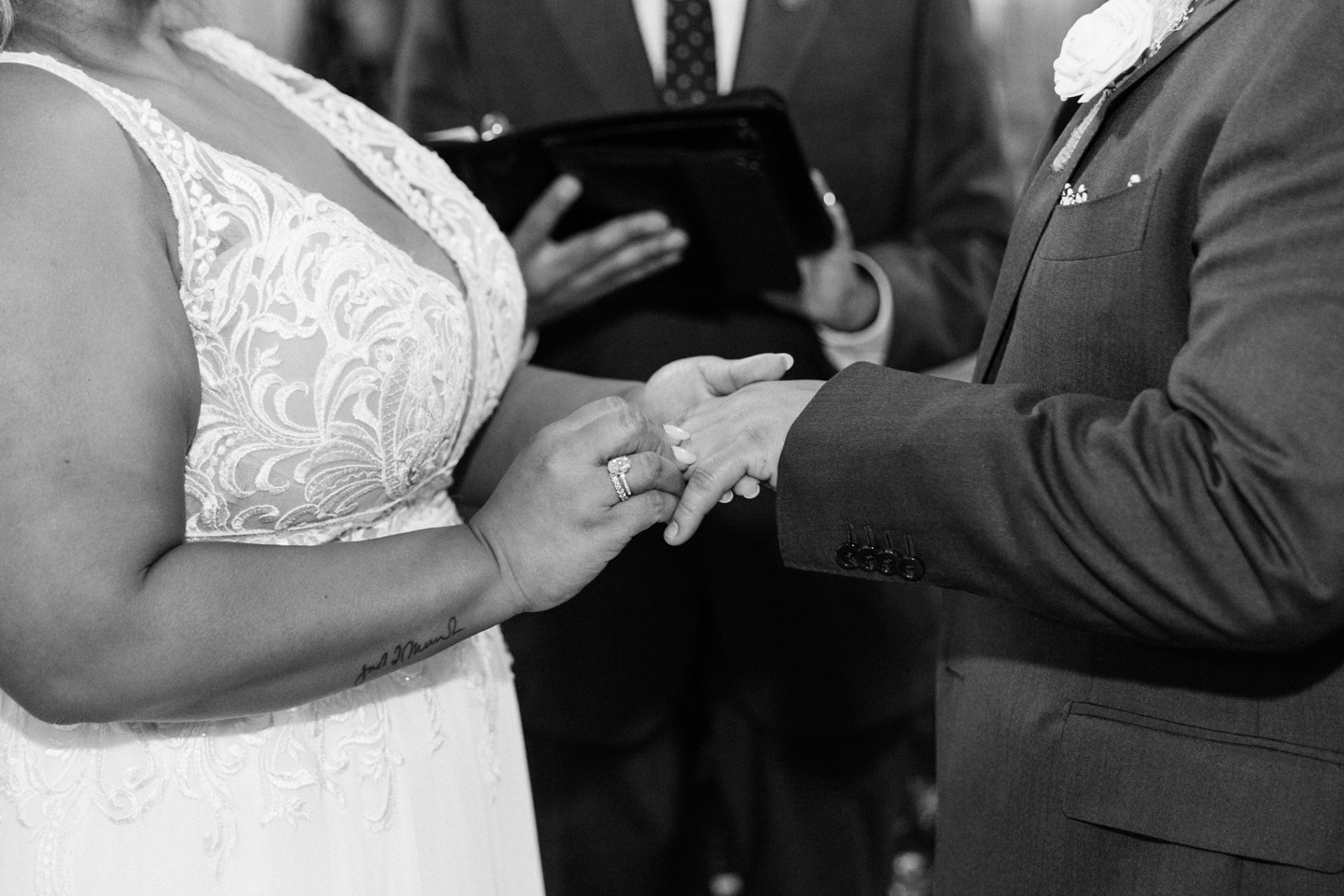 san_francisco_city_hall_mayors_balcony_wedding_017.jpg