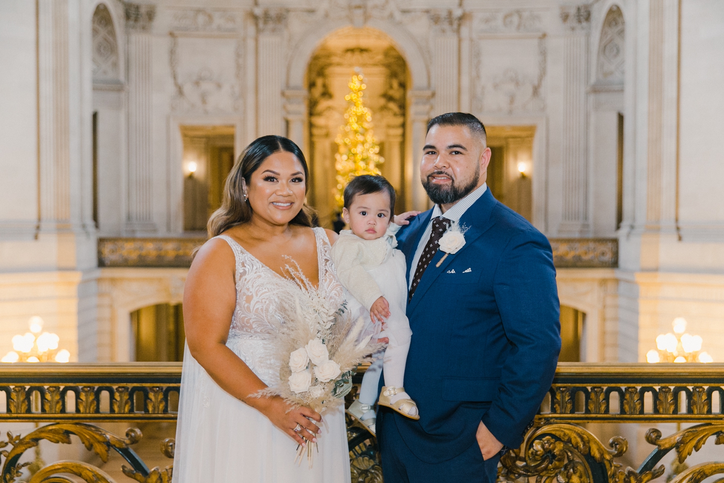 san_francisco_city_hall_mayors_balcony_wedding_020.jpg