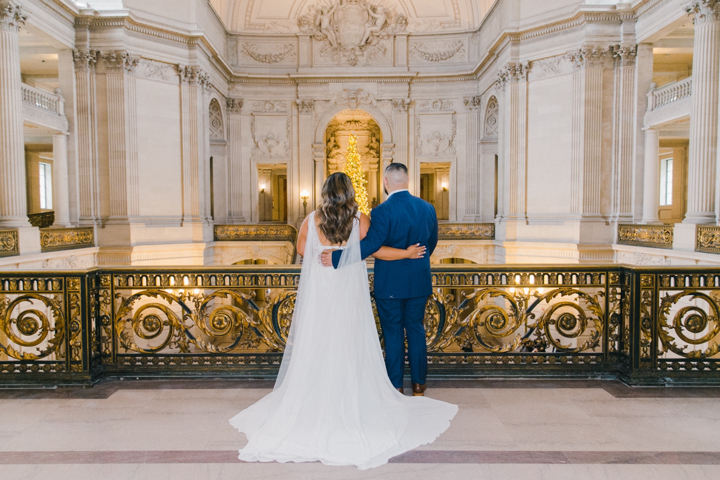 san_francisco_city_hall_mayors_balcony_wedding_022.jpg