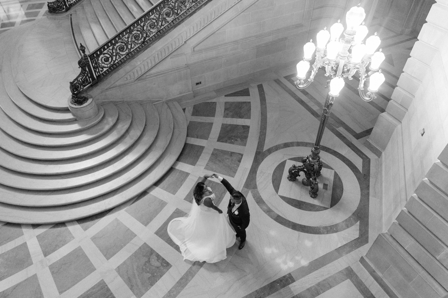 san_francisco_city_hall_mayors_balcony_wedding_026.jpg