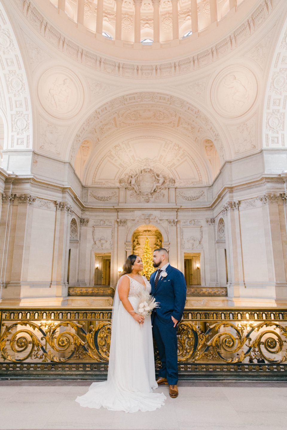 san_francisco_city_hall_mayors_balcony_wedding_027.jpg