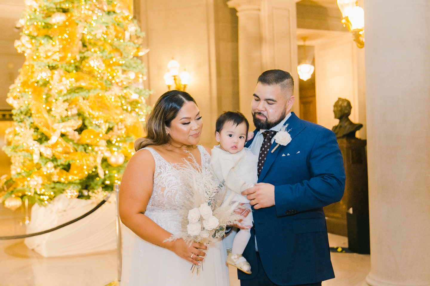 san_francisco_city_hall_mayors_balcony_wedding_028.jpg