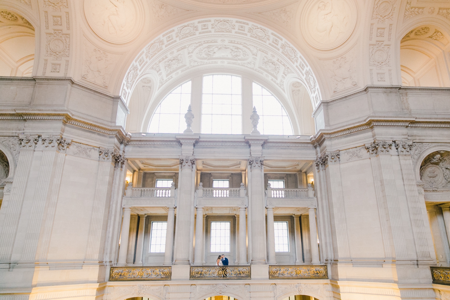 san_francisco_city_hall_mayors_balcony_wedding_029.jpg